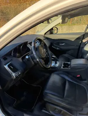 Jaguar E-Pace S AWD Bild 2