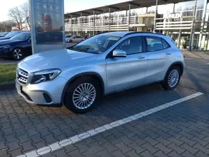 Mercedes-Benz GLA 180 GLA 180 Urban: Carbon, CD/TEL/NAVI, PDC, SHZ, Temp