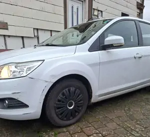 Ford Focus Turnier 1.6 Ti-VCT Titanium Bild 2