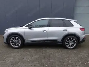 Audi Q4 e-tron 45 quattro+S-LINE+MATRIX+NAVI+RÜCKFAHRKAMERA Bild 2