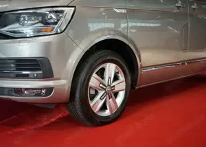 Volkswagen T6 Multivan Gen Six 4Motion AHK ACC 1.HAND MWST Bild 4