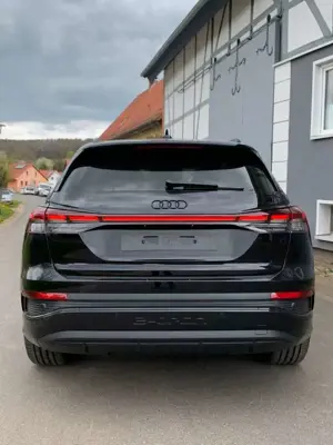 Audi Q4 e-tron 40 e-tron 3x  S-Line  21" PANO SONOS AHKvorbe Bild 2