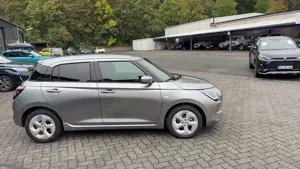 Suzuki Swift 1,2 CVT Comfort Hybrid *5 Jahre Garantie* Bild 2