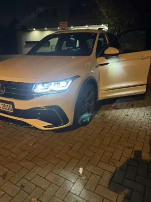Volkswagen Tiguan 2.0 TDI R-Line Bild 1
