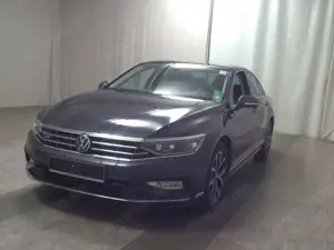 Volkswagen Passat 1.5 TSI R-Line Navi LED AID Pano T-Leder Bild 2