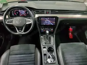 Volkswagen Passat 1.5 TSI R-Line Navi LED AID Pano T-Leder Bild 5