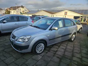 Kia Rio 1.6 EX Top