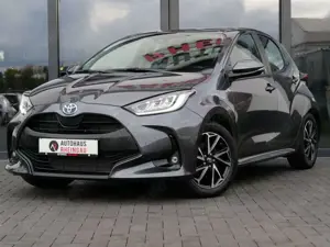 Toyota Yaris 1,5 VVT-i Hybrid Team D SHZ! LED! RFK! Bild 1