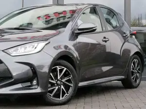 Toyota Yaris 1,5 VVT-i Hybrid Team D SHZ! LED! RFK! Bild 3