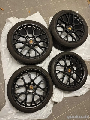 Porsche 992.1 Winterräder Spyder RS schwarz