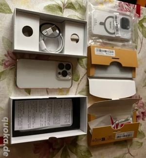 I Phone 15 Pro Weiß mit 256 GB Speicherplatz und Zubehör