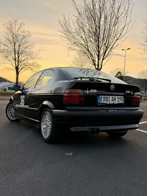 BMW 318 318ti compact Bild 3