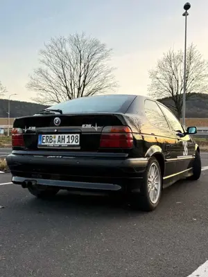 BMW 318 318ti compact Bild 4