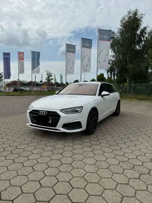 Audi A4 S tronic 40 TDI basis