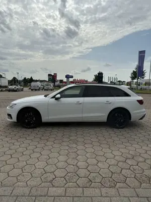 Audi A4 S tronic 40 TDI basis Bild 2