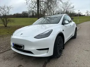 Tesla Model Y Tesla Model Y | AHK | Top-Zustand | RWD
