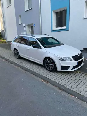 Skoda Octavia Combi 2.0 TDI (Green tec) DSG RS