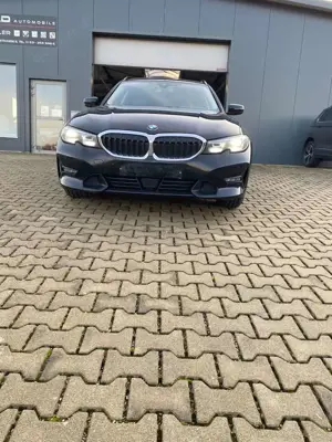 BMW 320 d Sport Line AHK/SPORT-SZ/KAMERA Bild 2