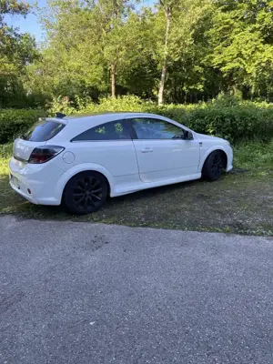 Opel Astra 1.6 16V Coupe Bild 5