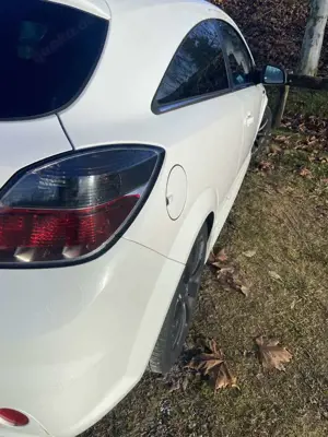 Opel Astra 1.6 16V Coupe Bild 3
