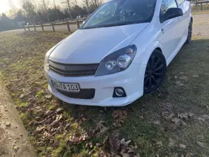 Opel Astra 1.6 16V Coupe Bild 2