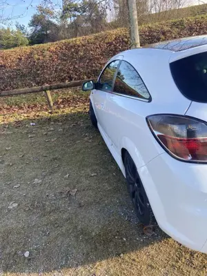 Opel Astra 1.6 16V Coupe Bild 4