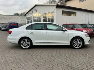 Volkswagen Jetta VI 2,0 TDI BMT DSg*Navi*BiXenon*GSD*EU6 Bild 4