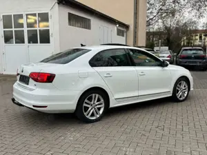 Volkswagen Jetta VI 2,0 TDI BMT DSg*Navi*BiXenon*GSD*EU6 Bild 5