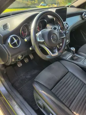 Mercedes-Benz GLA 180 AMG Line Bild 5