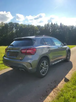 Mercedes-Benz GLA 180 AMG Line Bild 3