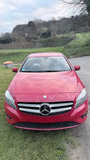 Mercedes-Benz A 180 A-Klasse (BlueEFFICIENCY) Bild 2