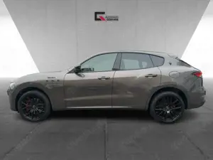 Maserati Levante Modena S AWD 430PS PANO-CARBON-360Grad Bild 2