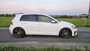 Volkswagen Golf GTI (BlueMotion Technology) DSG Performance