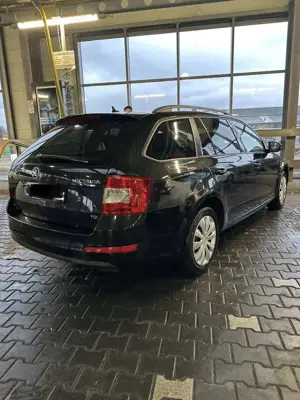 Skoda Octavia Combi 2.0 TDI (Green tec) DSG Ambition Bild 2