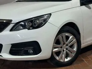 Peugeot 308 Active Pack Automatik Navi Einparkhilfe Bild 4