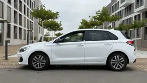 Hyundai i30 YES!|NAVI|KAMERA|APPLE-CARPL|SHZ|BEHEIZ-LEK. Bild 5