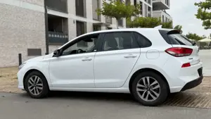 Hyundai i30 YES!|NAVI|KAMERA|APPLE-CARPL|SHZ|BEHEIZ-LEK. Bild 2