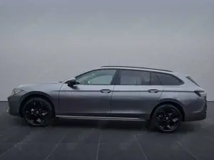 Volkswagen Passat 2.0 TDI DSG R-Line+AHK+WR+BLACKSTYLE+NAVI+5JAHREG Bild 4