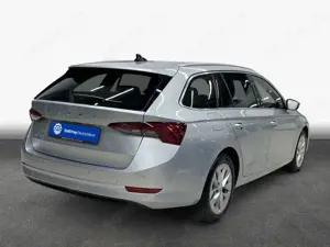Skoda Octavia Combi 2.0 TDI DSG Style Bild 2