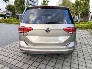 Volkswagen Touran 1.6 TDI SCR (BlueMotion Technology) DSG Trendline Bild 4