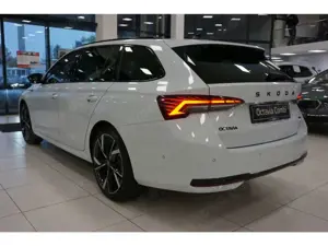 Skoda Octavia Combi 2.0 TSI Sportline 4x4 DSG AHK Navi HuD Matri Bild 5