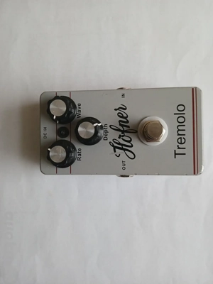 Höfner Tremolo.