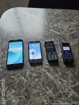 Handys Samsung und Sony Ericsson 