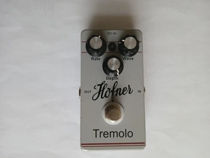 Höfner Tremolo.