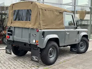 Land Rover Defender 90 L316 Soft Top Works V8 LE Daktari Bild 4