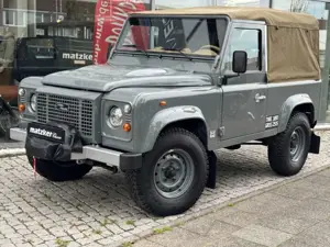 Land Rover Defender 90 L316 Soft Top Works V8 LE Daktari Bild 2