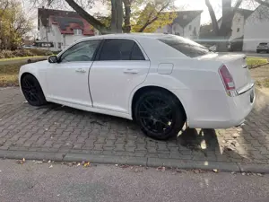 Chrysler 300C 3.6 VVT mit 20 Zoll HellCat Felgen Bild 5