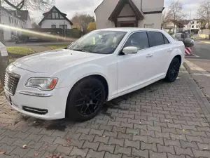 Chrysler 300C 3.6 VVT mit 20 Zoll HellCat Felgen Bild 3