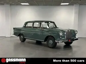 Mercedes-Benz 190 C Heckflosse Limousine - W110 mehrfach Bild 3