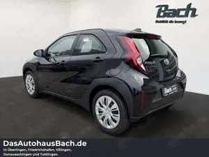 Toyota Aygo X 5-Türer Play 1,0-l 5-Gang Schaltgetriebe Bild 4